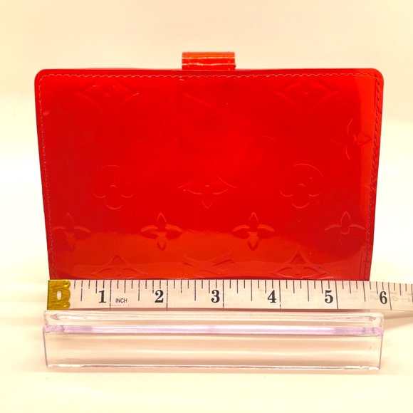 Louis Vuitton 6-ring Small Agenda Cover in Red Vernis - Picture 12 of 14